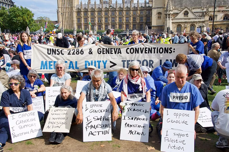 Lift the Ban protesters Don't Mention the War: Solidarity to be unlawful