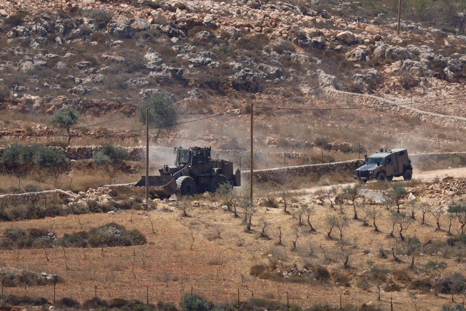 Israeli forces raided the town of Qusra, south of Nablus in the West Bank, on Thursday, imposing a closure and a curfew, while forcing Palestinian families besieged by settlers to evacuate their homes. This comes amid escalating tensions in the town following the establishment of a settlement outpost, the siege of three homes, and the blocking of access to water, food, medicine, and electricity, while the Israeli army announced the demolition of two sites it described as illegal in the area. Nablus Palestine, State of